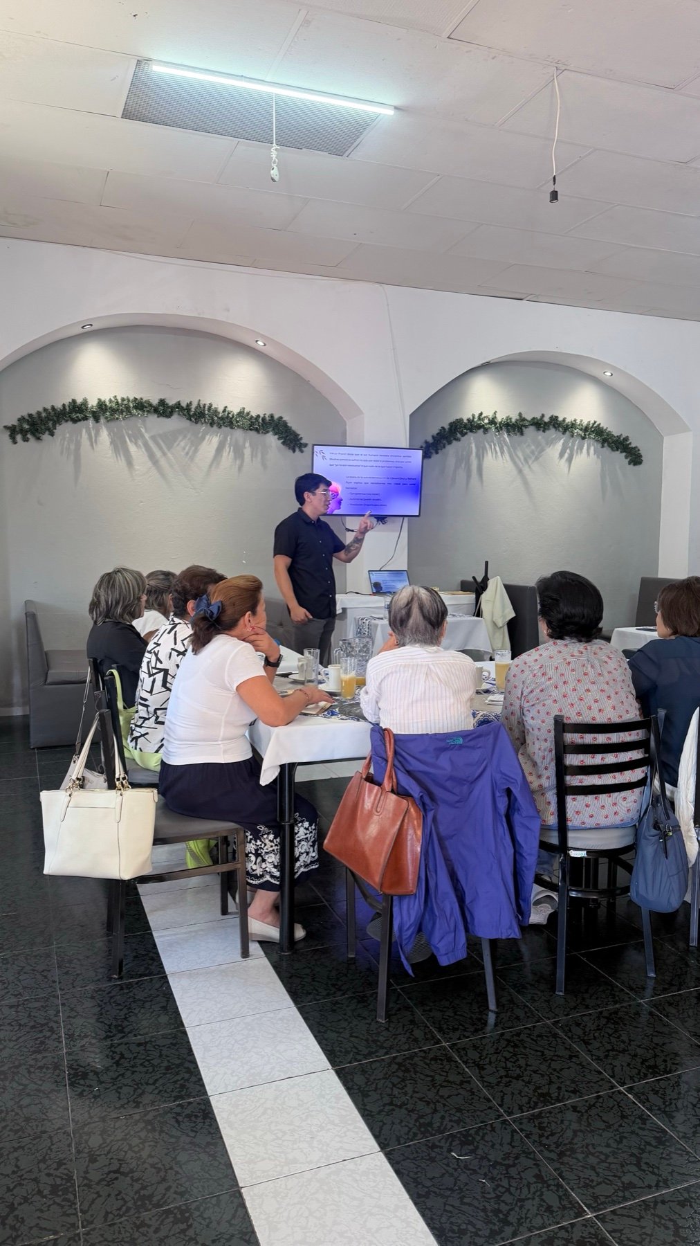 Conferencia de bienestar para personas mayores.